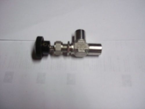 SWAGELOK STAINLESS   SS-ORF2-A  SS Integral Bonnet Angle-Pattern Needle Valve,