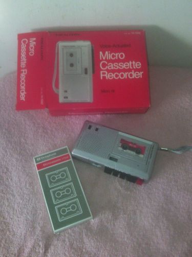 REALISTIC 14-1042 MICRO-18 MICRO CASSETTE RECORDER 2-Speed VOICE ACTUATED