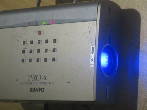 Sanyo PLC-SU20N LCD Projector