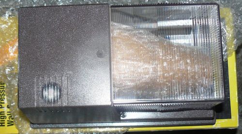 New in box lumapro 5mm59 70 watt high pressure sodium wall security light for sale
