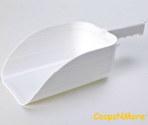 5 PINT CAPACITY PLASTIC FEEDER SCOOP FOR CHICKEN POULTRY FEED LIVESTOCK GRAIN