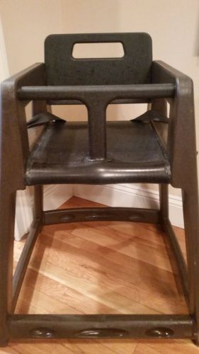 CSL FOODSERVICE AND HOSPITALITY 850BRN-KD Plastic High Chair, Unssbld Brn/Blck