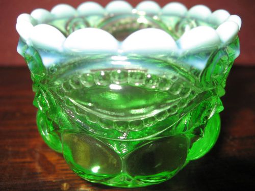 Green Opalescent glass salt dip cellar celt eyewinker pattern art master serving