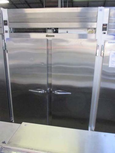 G22-010TS Traulsen 2 Door Upright Reach-In Freezer - Double Door, Two Section