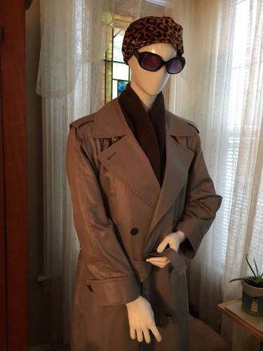 Full Body Female Mannequin On Stand 72&#034; High Fits Size 6 Has Some Chips