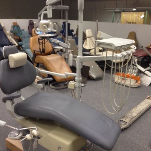 MARUS DENTAL CHAIR AND DELIVERY UNIT WITH LIGHT