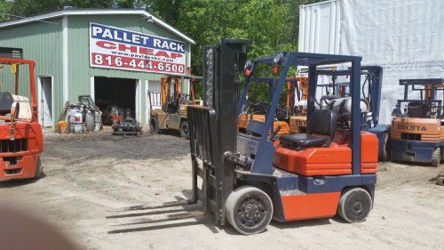 Forklift toyota lift truck fork lifts 5000 lbs cap triple mast propane used for sale