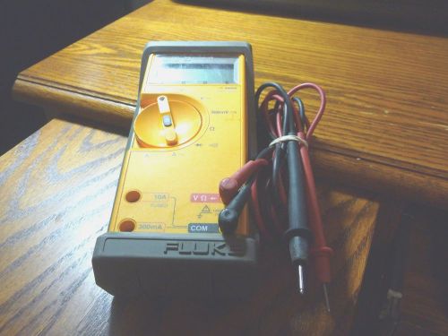 Fluke 23 Multimeter With Probes and Protective Case