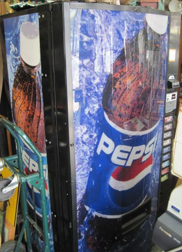 Full Size Modern Working Pepsi Machine W/Key