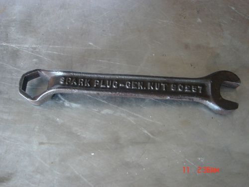 VINTAGE LIGHT PLANT SPARK PLUG GENERATOR CYLINDER STUD BATTERY 90257 WRENCH