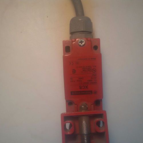 Telemecanique xcs-a703 safety interlock switch 2nc and 1no contact for sale
