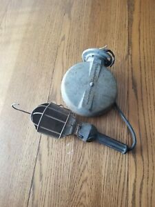 Appleton 7S2 Reelite Drop Cord light. 1970&#039;s vintage. Model 156.