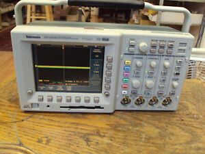 Tektronix TDS3064B 4-CH Digital Phosphor Oscilloscope 600 MHz   NICE