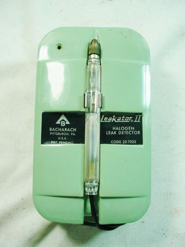 Bacharach Halogen Leak Detector  LEAKATOR II  W / WAIST CLIP PORTABLE