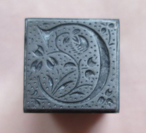 Ornate Vintage Metal Letter &#034;C&#034; Printer&#039;s Block, with flowers and vines