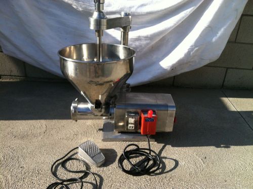 PRE-OWNED MEAT GRINDER HEAVY-DUTY ELECTRIC FORWARD/ REVERSE AND FOOT PEDAL