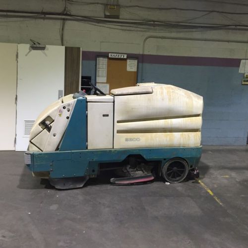 2009 tennant 8300 ride-on sweeper-scrubber - used for sale