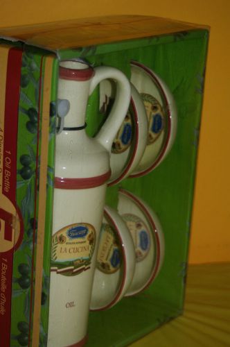 Tuscany La Cucina 5 PCS Oil Dipping set 1 bottle and 4 dipping bowls gift set.