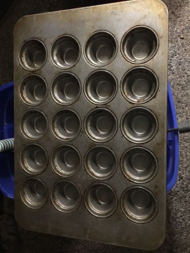 Chicago Metallic 20 Cup Cake Muffin Pan Lot Of 3