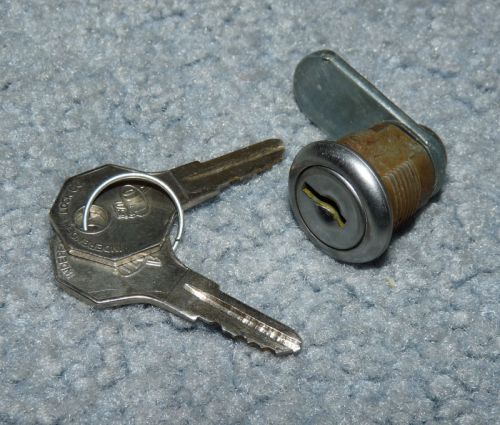 Older ilco cam lock - cabinet - furniture - 2 working keys (lot 581) for sale