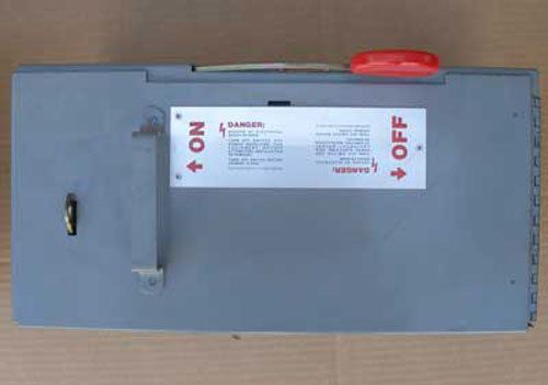 Cutler Hammer EESWR320030SB2 30 Amp 3 Pole 240VAC Fusible Panel Switch Used