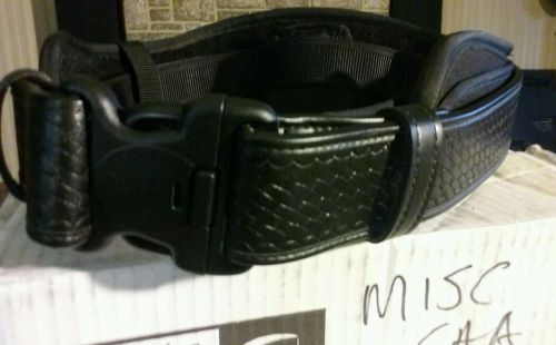 NEW Black Basketweave Leather Duty Belt Size medium with insert. Made in usa.