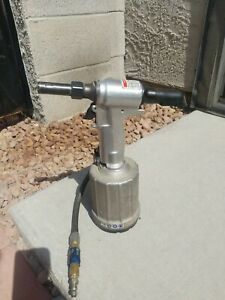 Huck 2025 Pneudraulic Riveter; 0.675 Inch Stroke for Peterbilt