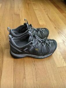 Lightly used keen women&#039;s safety toe 8.5