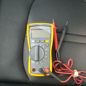 Fluke 117 Digital Multimeter with Intergrated Voltage Detection