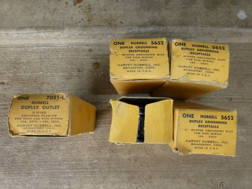 4 NOS VINTAGE HUBBELL DUPLEX GROUNDING RECEPTACLES &amp; 1 HUBBELL DUPLEX OUTLET