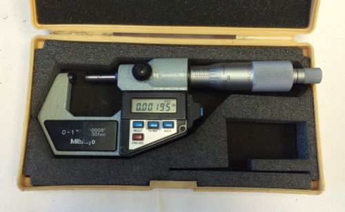 Mitutoyo Digital Micrometer Mod.# 293-721 0-1&#034; With Hook Up On Back For Caliber