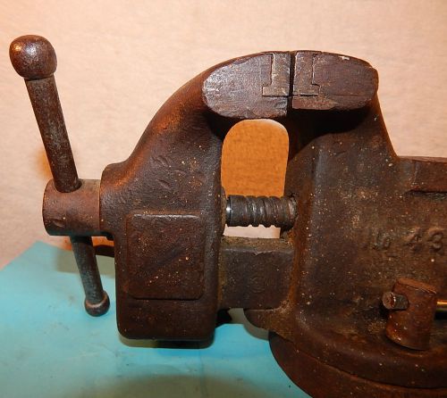 Vintage columbian swivel bench vise #43 1/2, heavy duty, good condition for sale