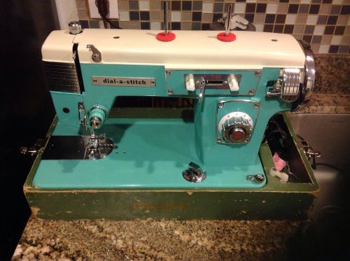 Vintage Zig Zag Sewing machine Model 3346 Tw Heavy Duty
