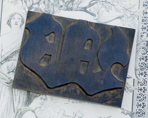 letter: W  blackletter wood type 3.54&#034; woodtype font letterpress printing block