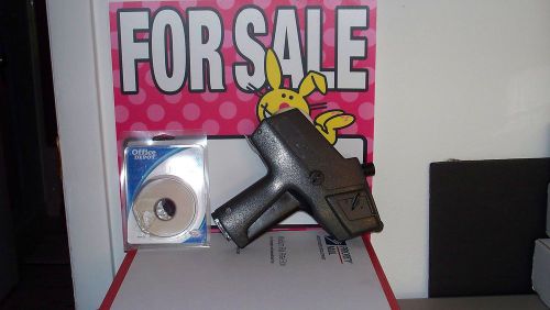 Monarch Paxar 1110 Pricing Gun (USED) with 1 roll labels and extra ink roller