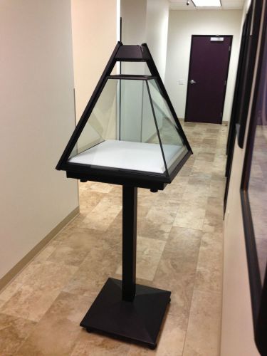 Gallery Showcase Glass Display free standing pedestal Case stand Progetti Giza