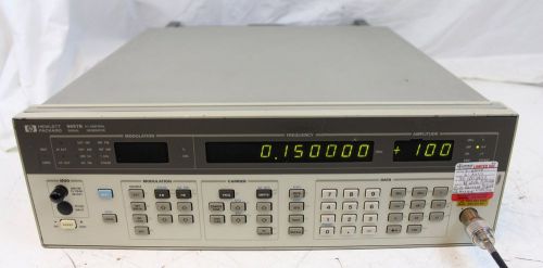 HP 8657B 0.1 - 2060 MHz Signal Generator Agilent READ