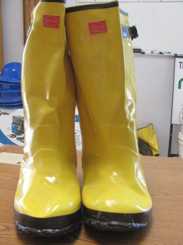 Boss Concrete Yellow Over Boots Size 12