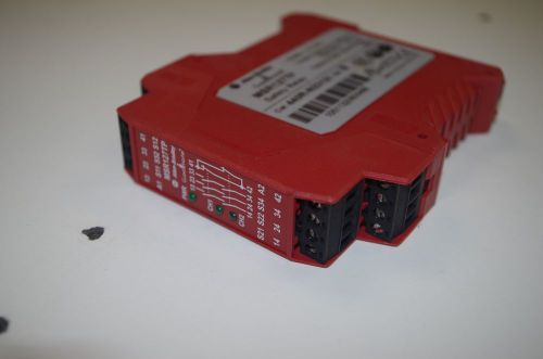 ALLEN BRADLEY  # MSR127TP  GUARD MASTER SAFTEY RELAY