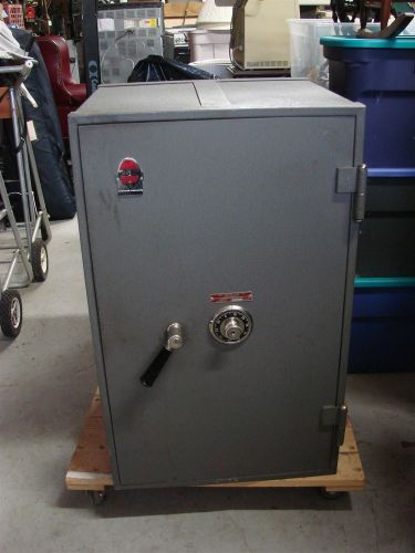 Clean Estate Vintage Mosler Safe Underwriters&#039; Lab. Class T-20 Spec. F1-D