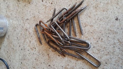 Galvanized Fence Staples - Barbed - 1 1/2 inch - Deacero Rangemaster - 20 lbs.