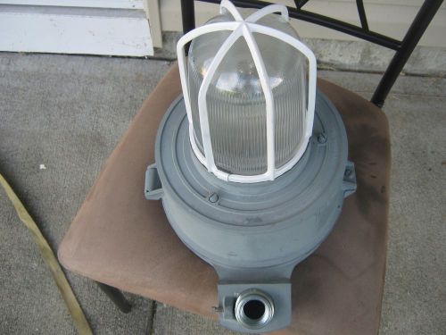 Crouse Hinds No. VMVC 100 Shatter Explosion Proof Light Lamp for Wet Locations