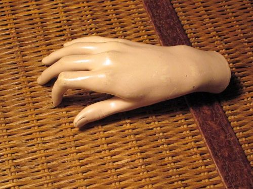 VINTAGE MANNEQUIN MALE / FEMALE HAND