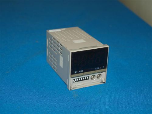 Omron E5CS-R1PU-W E5CSR1PUW Temperature controller w/missing part