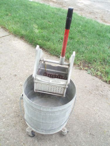 Vintage 4 Gallon GeerPres Floor-Knight Cleaning Bucket &amp; Wringer Decor EA5-66