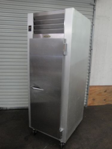 TRAULSEN 1-DOOR COMMERCIAL REACH IN REFRIGERATOR ON CASTERS.