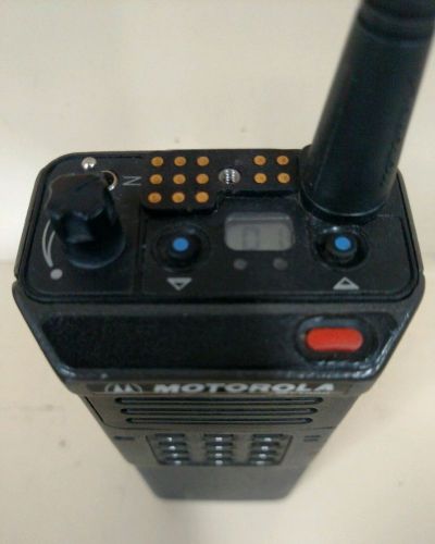Motorola MT1000 UHF 99 Channel (438-470) Man Down W/Charger &amp; Microphone RARE