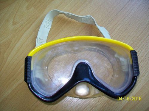 AQUA yellow/black snorkeling dive mask goggle (need to change strap)