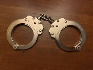 *NEW UNUSED* Peerless Handcuff Company Chain Link Handcuff 491568 Model 700