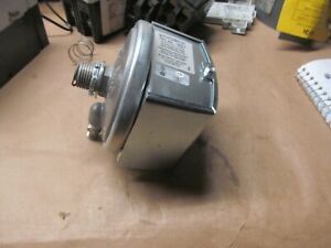 DWYER 1823-1 PRESSURE SWITCH     B-18